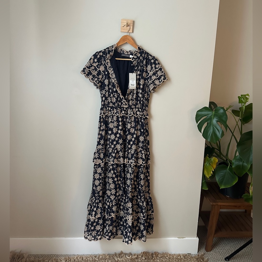 NWT MINT VELVET
Floral Tiered Dress